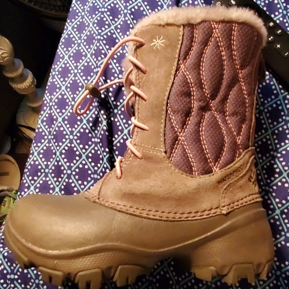 Childrens Grey winter boots by Columbia